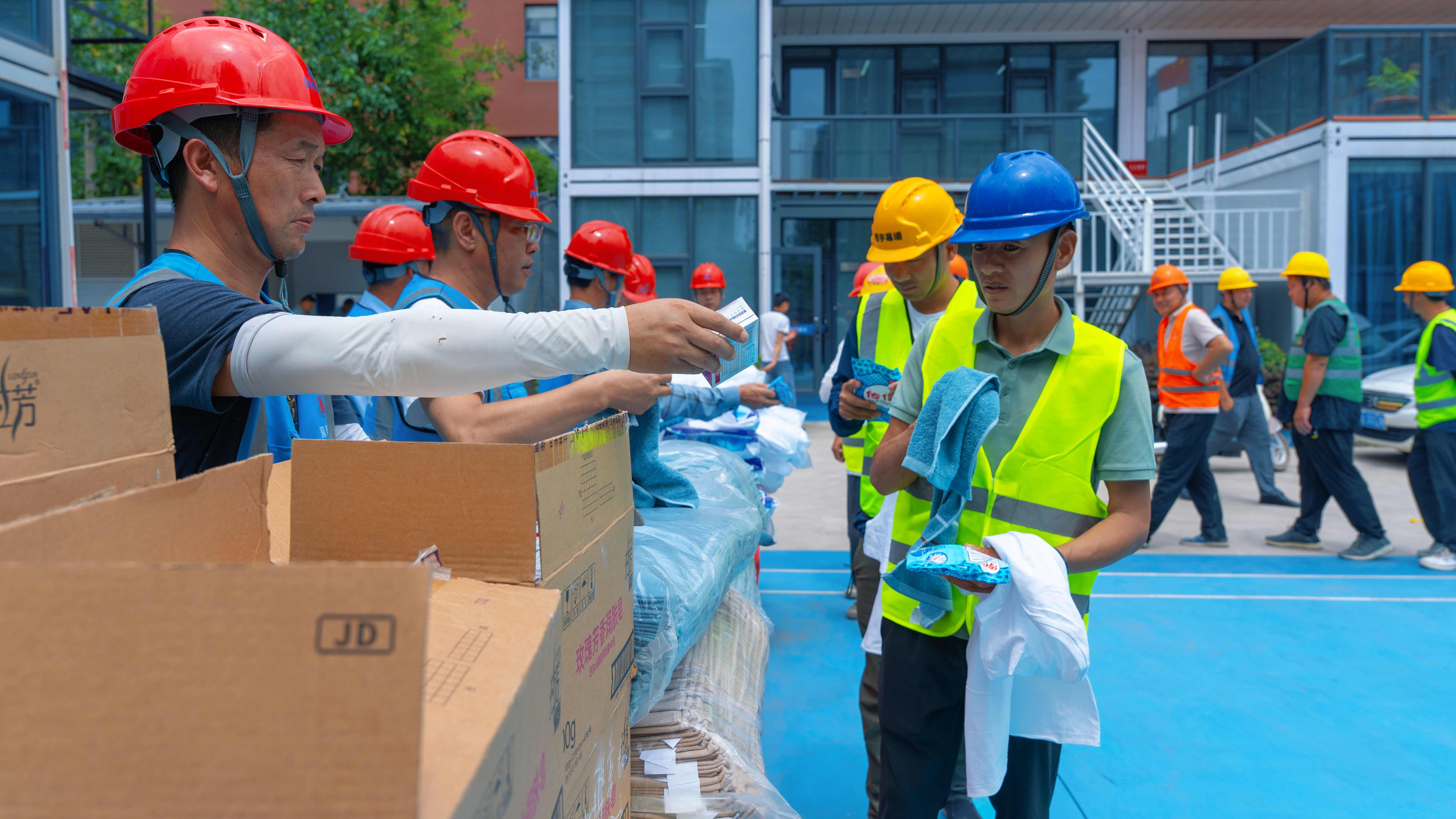 高温送清凉，注入“凉”动力——国泰建设集团高温慰问到一线